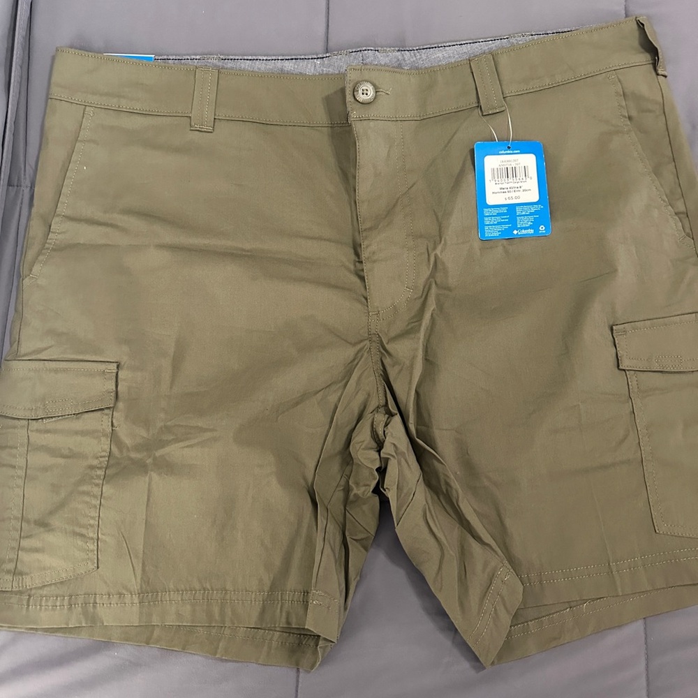 Columbia Green Cargo Shorts Utilitarian Design
